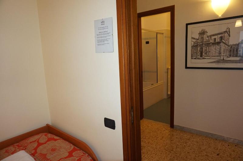 B&B Piazza 300Mila เลชเช ภายนอก รูปภาพ