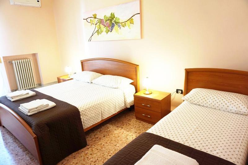 B&B Piazza 300Mila เลชเช ภายนอก รูปภาพ