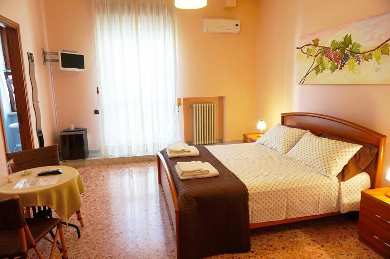 B&B Piazza 300Mila เลชเช ภายนอก รูปภาพ