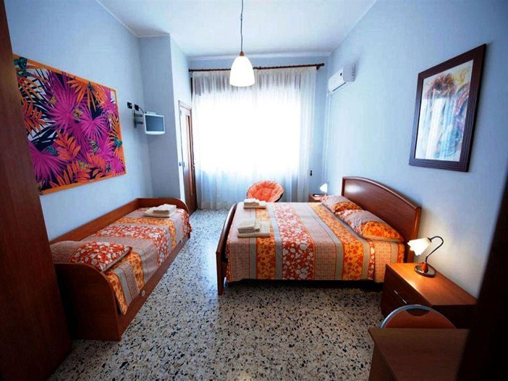 B&B Piazza 300Mila เลชเช ภายนอก รูปภาพ