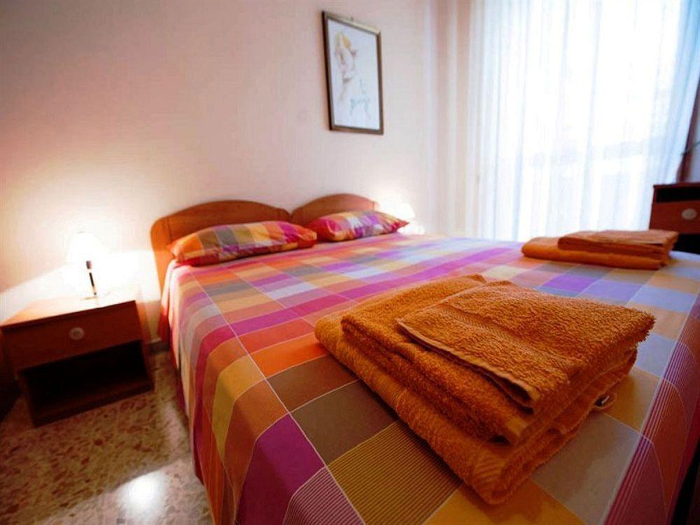 B&B Piazza 300Mila เลชเช ภายนอก รูปภาพ