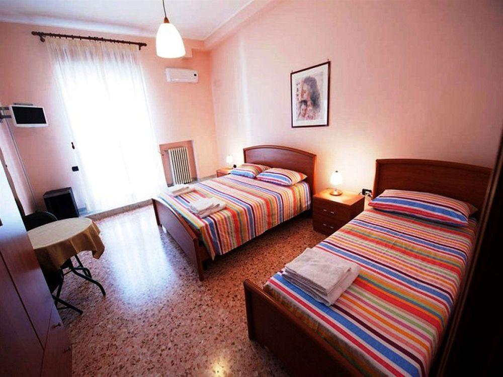 B&B Piazza 300Mila เลชเช ภายนอก รูปภาพ