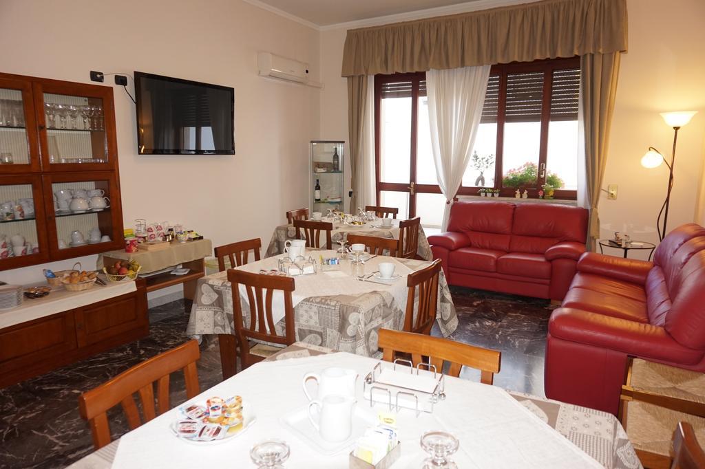 B&B Piazza 300Mila เลชเช ภายนอก รูปภาพ