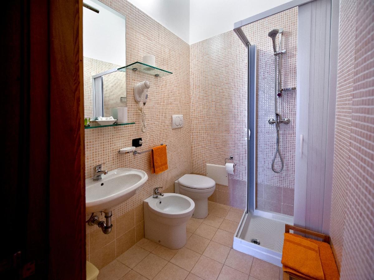 B&B Piazza 300Mila เลชเช ภายนอก รูปภาพ