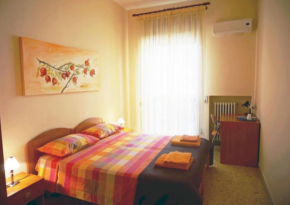 B&B Piazza 300Mila เลชเช ภายนอก รูปภาพ