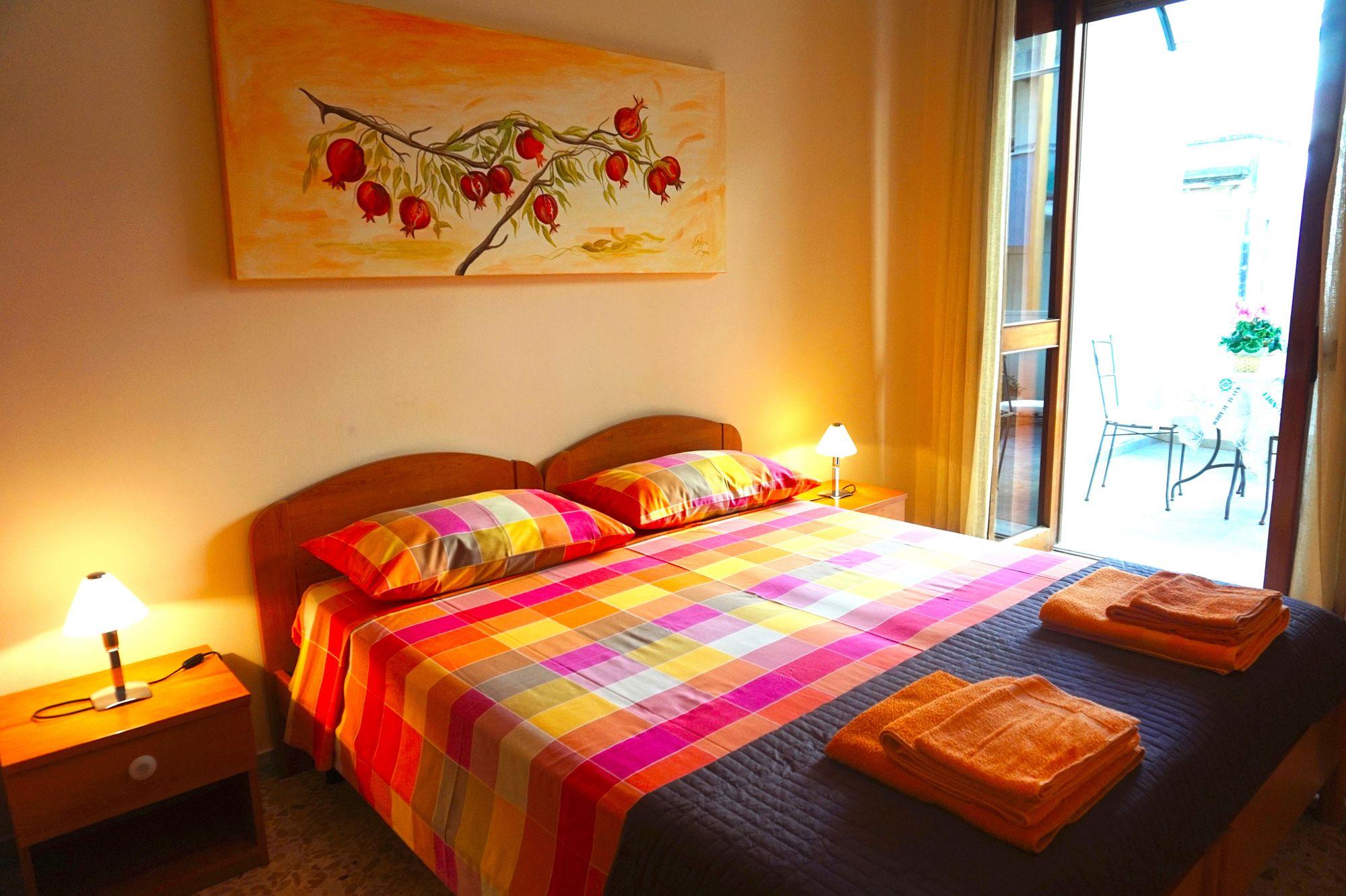 B&B Piazza 300Mila เลชเช ภายนอก รูปภาพ